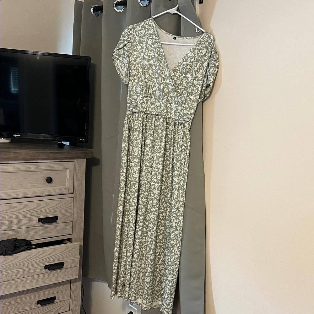 Medium floral maternity dress